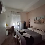 Mon לינה וארוחת בוקר